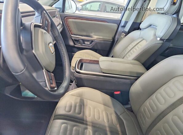 7FCTGAAA8NN013296 2022 RIVIAN R1T Gray Вид салону спереду