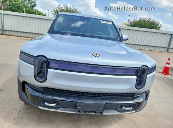 7FCTGAAA9PN019563 2023 RIVIAN R1T Silver Вид спереду