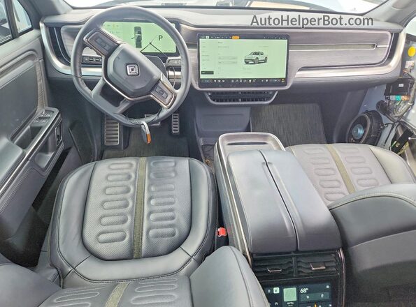7FCTGAAA9PN019563 2023 RIVIAN R1T Silver Вид панелі приладів