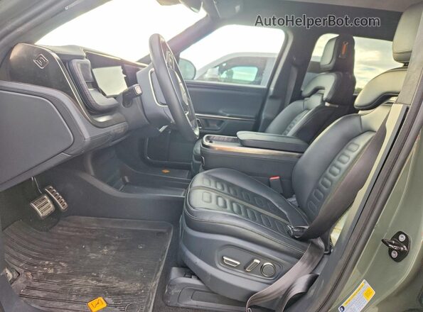 7FCTGAAL4NN004385 2022 RIVIAN R1T Green Front interior view