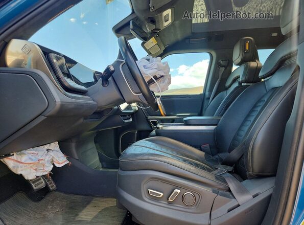 7FCTGAAL5NN000751 2022 RIVIAN R1T Blue Front interior view