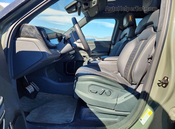 7FCTGAAL5NN001186 2022 RIVIAN R1T Green Front interior view