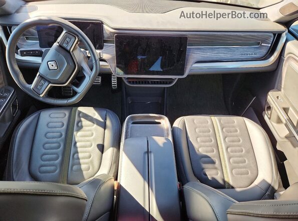 7FCTGAAL5NN001186 2022 RIVIAN R1T Green Dashboard view