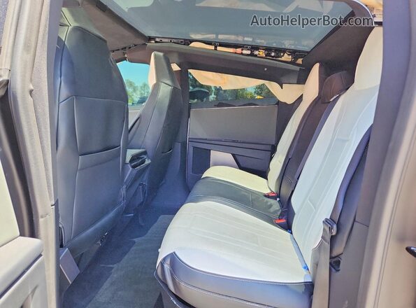 7G2CEGEC2SA080538 2025 TESLA CYBERTRUCK Orange Widok tylnych siedzeń