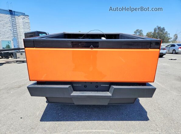 7G2CEGEC2SA080538 2025 TESLA CYBERTRUCK Orange Widok z tyłu