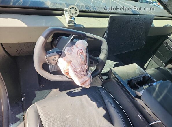 7G2CEHED0SA067723 2025 TESLA CYBERTRUCK Двухцветный Вид панели приборов