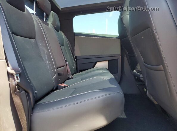 7G2CEHED1RA049631 2024 TESLA CYBERTRUCK Red Widok tylnych siedzeń