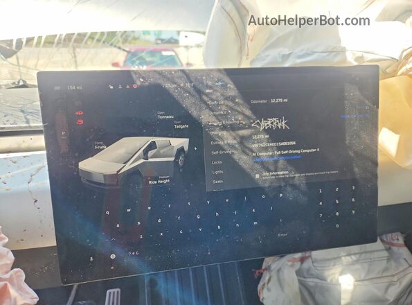 7G2CEHED1SA061056 2025 TESLA CYBERTRUCK Silver Widok zestawu wskaźników