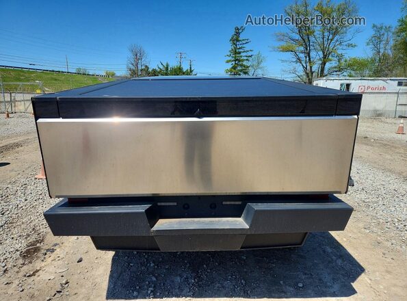 7G2CEHED1SA061056 2025 TESLA CYBERTRUCK Silver Widok z tyłu