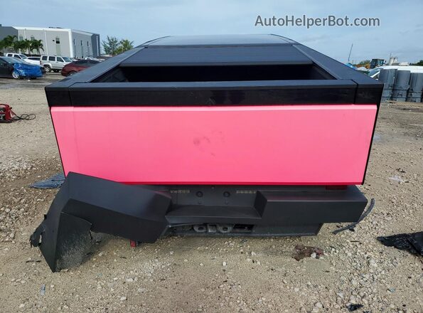 7G2CEHED2RA034183 2024 TESLA CYBERTRUCK Pink Հետևի տեսք