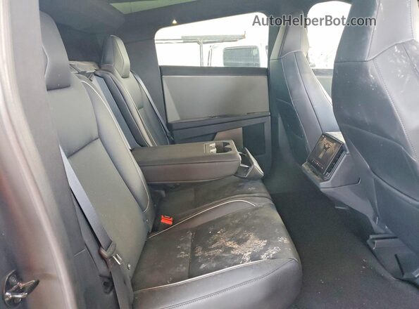 7G2CEHED2SA066069 2025 TESLA CYBERTRUCK Black Widok wnętrza z tyłu