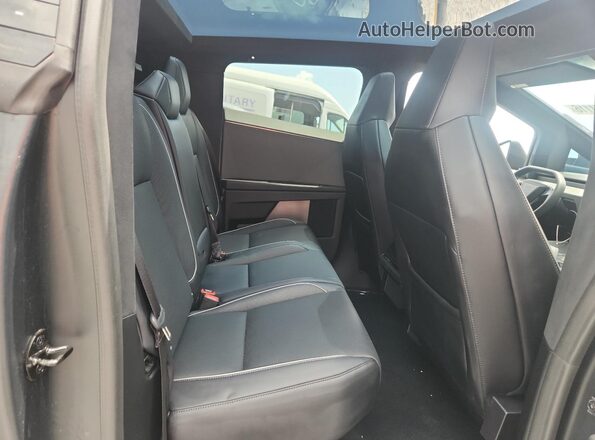 7G2CEHED3RA046892 2024 TESLA CYBERTRUCK Gray Widok tylnych siedzeń