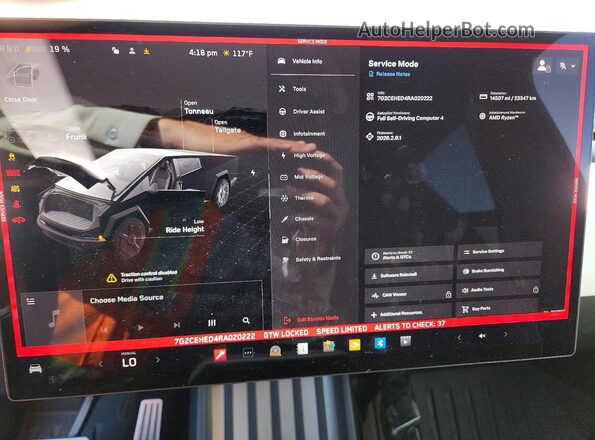 7G2CEHED4RA020222 2024 TESLA CYBERTRUCK Black Սարքավորումների վահանակի տեսք