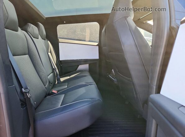 7G2CEHED4RA020222 2024 TESLA CYBERTRUCK Black Հետևի նստատեղերի տեսք