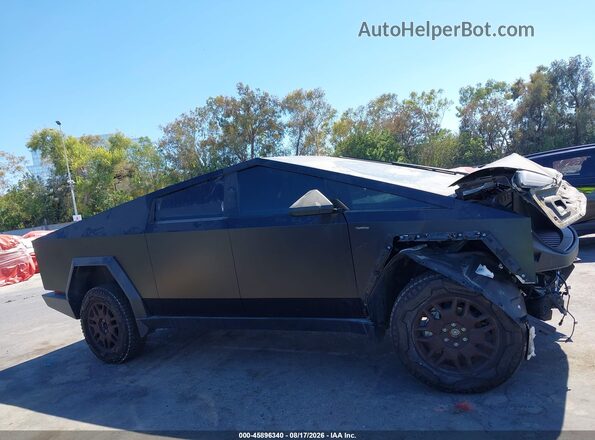 7G2CEHED4RA033309 2024 TESLA CYBERTRUCK Black Rear interior view