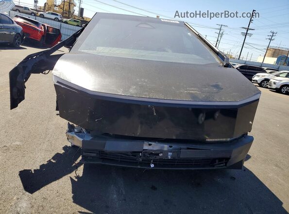 7G2CEHED4RA039725 2024 TESLA CYBERTRUCK Black Widok z przodu