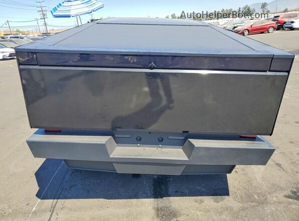 7G2CEHED4RA039725 2024 TESLA CYBERTRUCK Black Widok z tyłu