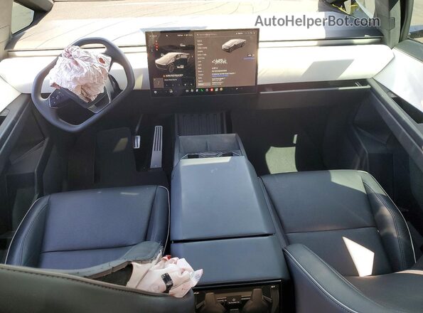 7G2CEHED4RA039725 2024 TESLA CYBERTRUCK Black Widok deski rozdzielczej