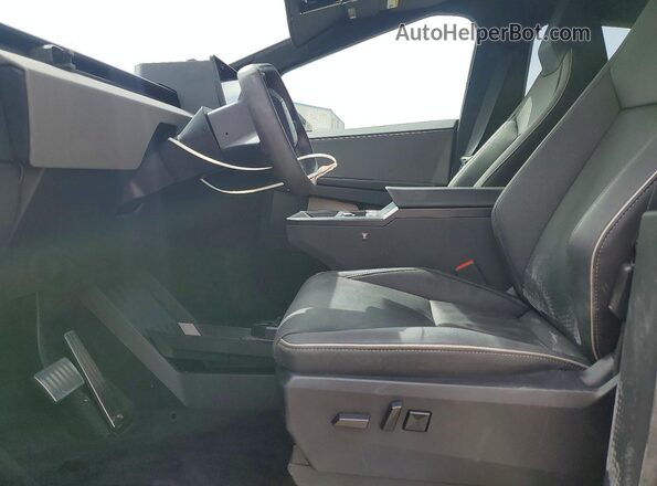 7G2CEHED4SA059317 2025 TESLA CYBERTRUCK Silver Vista interior delantera