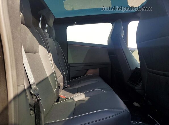 7G2CEHED5RA024179 2024 TESLA CYBERTRUCK Silver უკანა სალონის ხედი