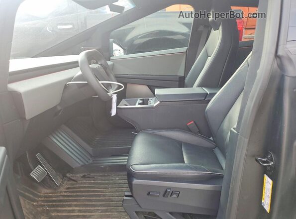 7G2CEHED5RA024179 2024 TESLA CYBERTRUCK Silver წინა სალონის ხედი