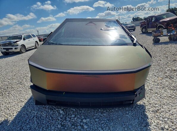 7G2CEHED5RA054394 2024 TESLA CYBERTRUCK Brown Widok z przodu