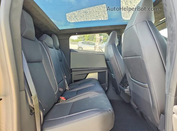 7G2CEHED5RA054394 2024 TESLA CYBERTRUCK Brown Widok tylnych siedzeń