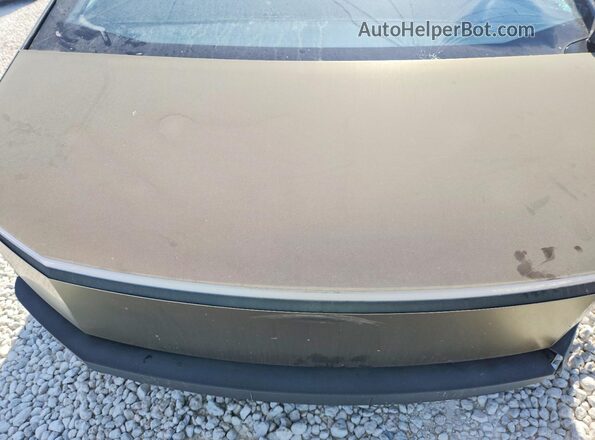 7G2CEHED5RA054394 2024 TESLA CYBERTRUCK Brown Widok wnętrza z tyłu