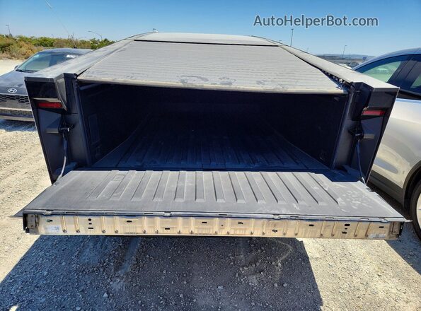 7G2CEHED6RA024370 2024 TESLA CYBERTRUCK Silver Vista trasera