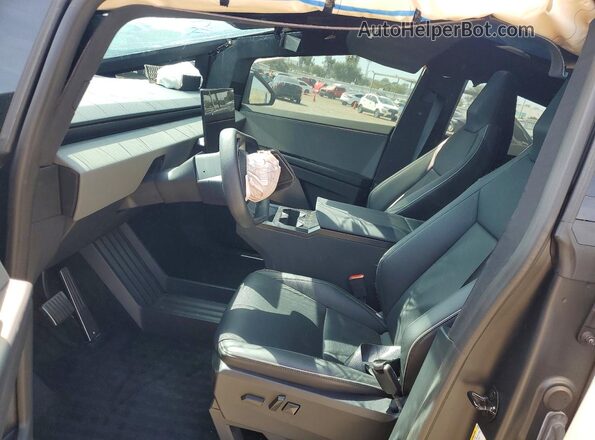 7G2CEHED6RA024370 2024 TESLA CYBERTRUCK Silver Vista interior delantera