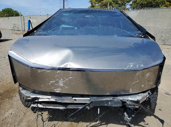 7G2CEHED6RA024370 2024 TESLA CYBERTRUCK Silver Vista interior trasera