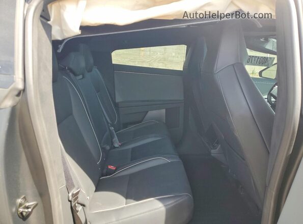 7G2CEHED6RA024370 2024 TESLA CYBERTRUCK Silver Vista de los asientos traseros