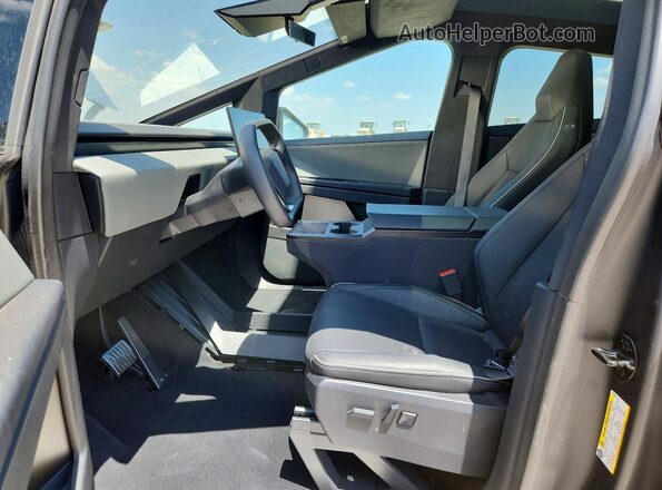 7G2CEHED6SA076023 2025 TESLA CYBERTRUCK Gray Widok wnętrza z przodu