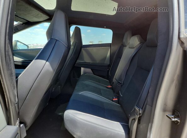 7G2CEHED6SA076023 2025 TESLA CYBERTRUCK Gray Widok tylnych siedzeń