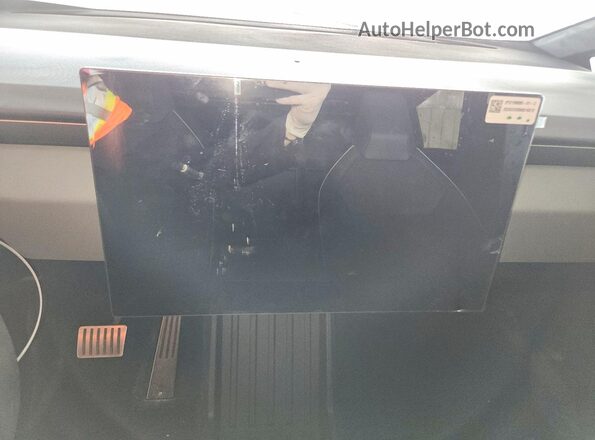 7G2CEHED7SA068125 2025 TESLA CYBERTRUCK Серебряный Вид щитка приборов