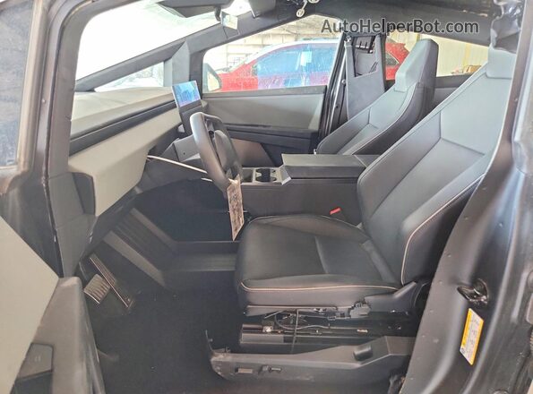 7G2CEHED7SA068125 2025 TESLA CYBERTRUCK Серебряный Вид салона спереди