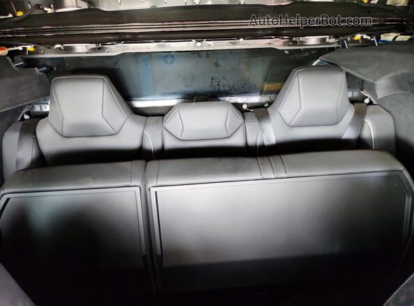 7G2CEHED7SA068125 2025 TESLA CYBERTRUCK Серебряный Вид задних сидений