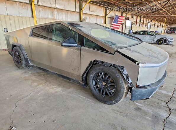 7G2CEHED7SA068125 2025 TESLA CYBERTRUCK Серебряный Передняя правая четверть