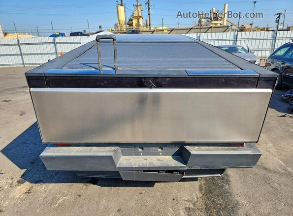 7G2CEHED8SA073141 2025 TESLA CYBERTRUCK Silver უკანა ხედი