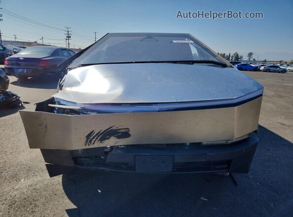 7G2CEHED8SA073141 2025 TESLA CYBERTRUCK Silver წინა ხედი