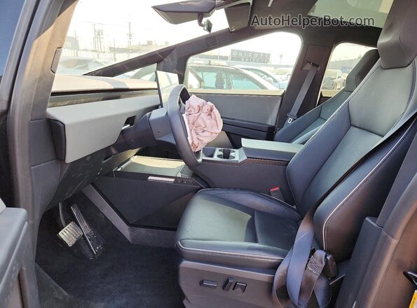 7G2CEHED8SA073141 2025 TESLA CYBERTRUCK Silver წინა სალონის ხედი