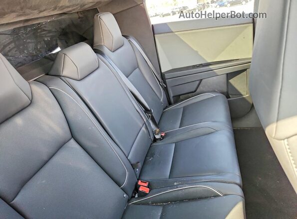 7G2CEHED8SA073141 2025 TESLA CYBERTRUCK Silver უკანა სალონის ხედი
