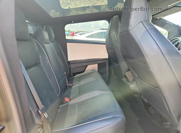 7G2CEHED8SA080865 2025 TESLA CYBERTRUCK Серебряный Вид задних сидений