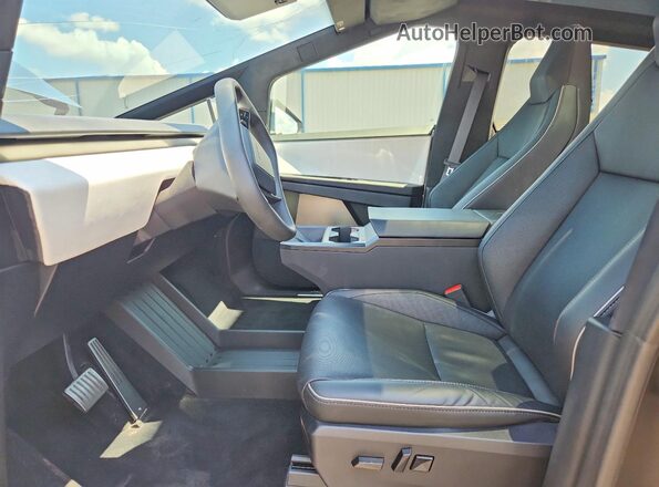 7G2CEHED8SA080865 2025 TESLA CYBERTRUCK Серебряный Вид салона спереди