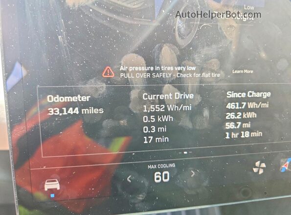 7G2CEHED8SA080865 2025 TESLA CYBERTRUCK Серебряный Вид щитка приборов