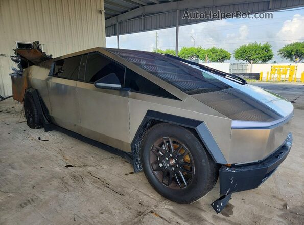 7G2CEHED8TA090782 2026 TESLA CYBERTRUCK Silver Przód prawy