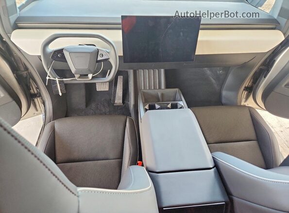 7G2CEHED8TA090782 2026 TESLA CYBERTRUCK Silver Widok deski rozdzielczej