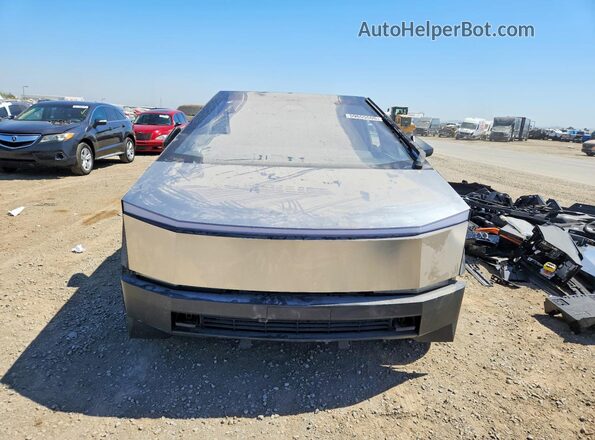 7G2CEHED9RA050977 2024 TESLA CYBERTRUCK Серебряный Вид спереди
