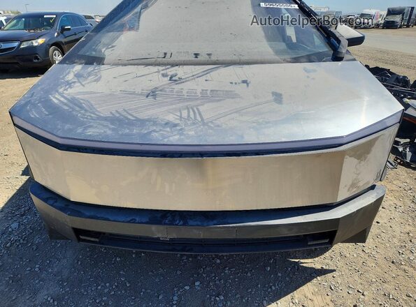 7G2CEHED9RA050977 2024 TESLA CYBERTRUCK Серебряный Вид задней части салона