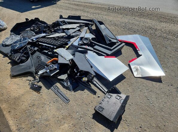 7G2CEHED9RA050977 2024 TESLA CYBERTRUCK Серебряный Вид подкапотного пространства